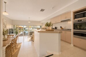 Fridge, microwave, oven, stovetop - Baruna Dock Canal View (Halls Head)
