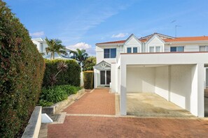 Exterior - Baruna Dock Canal View (Halls Head)