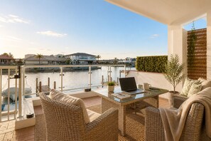 Property grounds - Baruna Dock Canal View (Halls Head)