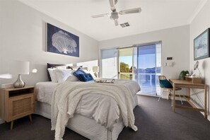 3 bedrooms, desk, iron/ironing board, travel cot - Baruna Dock Canal View (Halls Head)