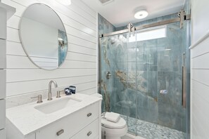 Shower, towels