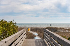 Una spiaggia nelle vicinanze