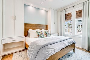 3 bedrooms, iron/ironing board, internet, bed sheets - Lovely sound front oasis with golf, luxe pool, gym, loft & views - walk to beach (Port Aransas)