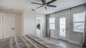 5 habitaciones, tabla de planchar con plancha y cuna de viaje 