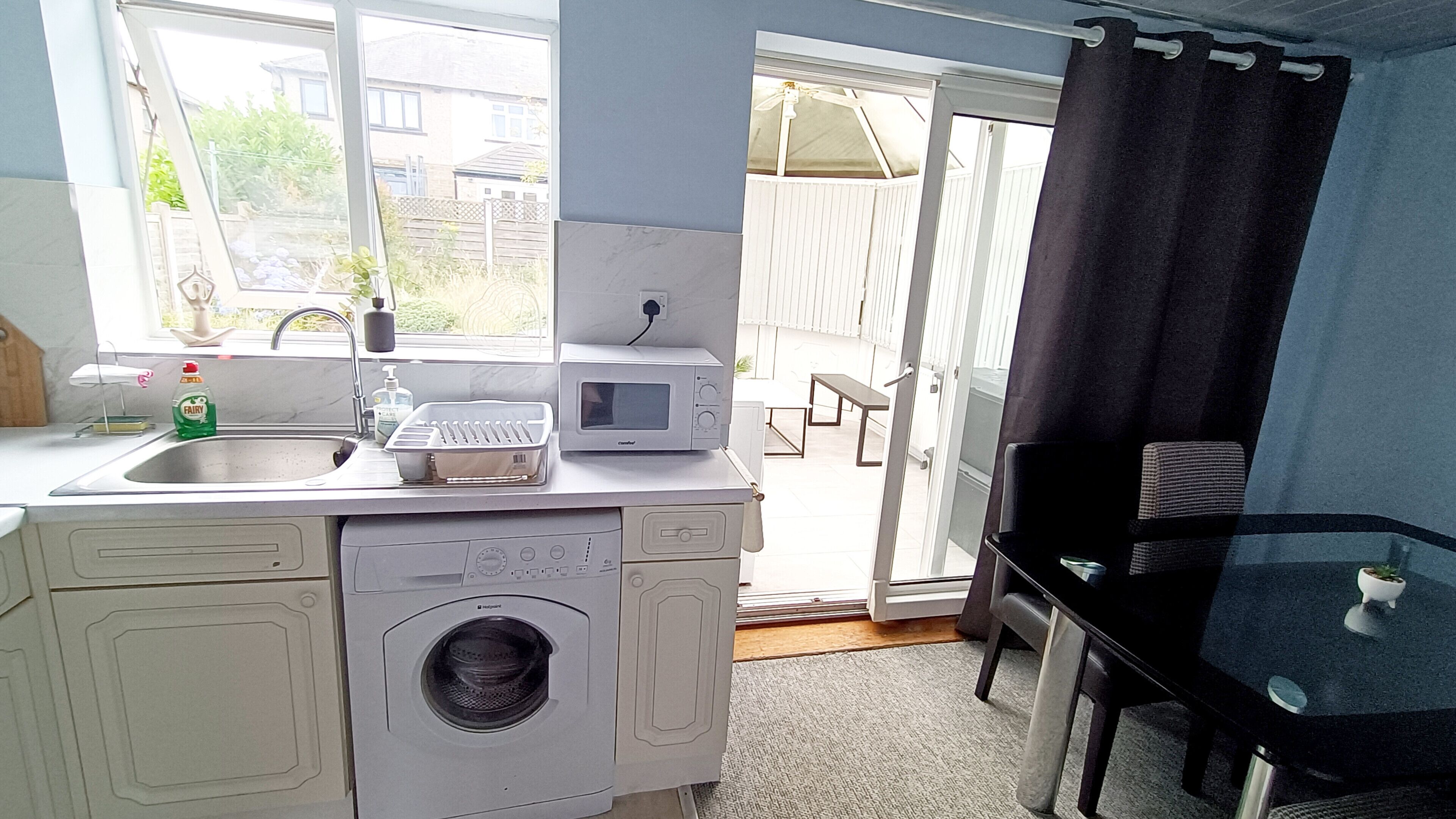 Standard House | Private kitchen | Fridge, microwave, oven, stovetop