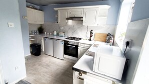 Standard House | Private kitchen - Cozy 3-Bed Family Home with Free Parking (Huddersfield)