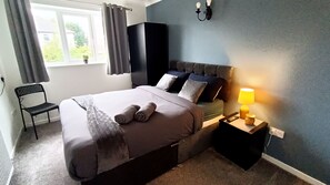 Standard House | 3 bilik tidur, meja, Wi-fi percuma, cadar katil