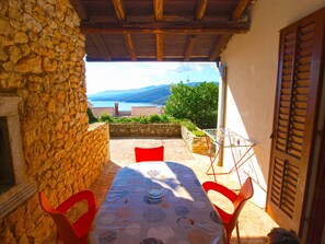 Outdoor dining - Holiday apartment mit Terrasse und Meerblick (Rabac)