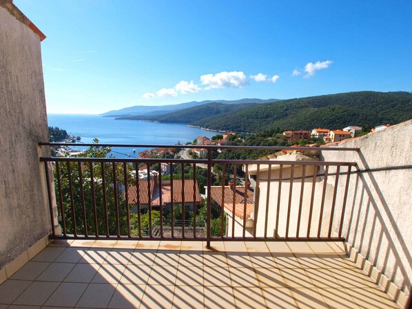 Property grounds - Holiday apartment with air conditioning (Rabac)