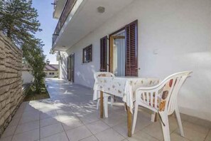 Outdoor dining - Holiday apartment mit Terrasse (Rabac)