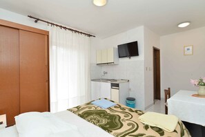 1 室のベッドルーム、WiFi