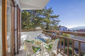 Property grounds - Holiday apartment with air conditioning (Rabac)