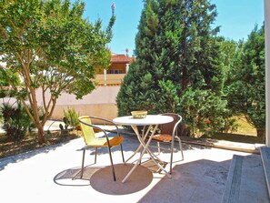 Outdoor dining - Holiday apartment with air conditioning (Štinjan)