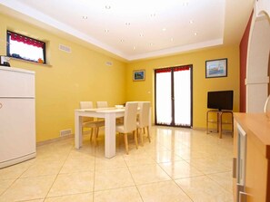 Dining - Holiday apartment mit Terrasse (Štinjan)