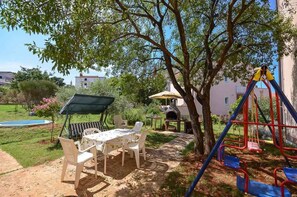 Children’s area - Holiday apartment mit Terrasse (Štinjan)