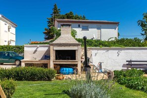 Property grounds - Holiday apartment with air conditioning (Fažana)