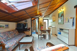 TV - Holiday apartment with air conditioning (Fažana)