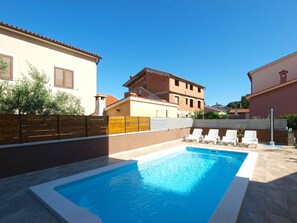 Pool - Holiday apartment with air conditioning and pool (Pula)