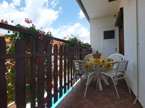 Outdoor dining - Holiday apartment with air conditioning and pool (Pula)