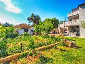 Property grounds - Holiday apartment with air conditioning (Premantura)