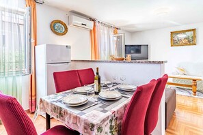 Dining - Holiday apartment with air conditioning (Pula)