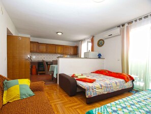 2 bedrooms, iron/ironing board