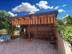 Outdoor dining - Holiday apartment with air conditioning (Valbandon)