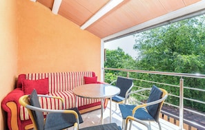 Outdoor dining - Holiday apartment with air conditioning (Valbandon)