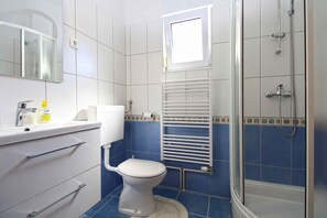 Bathroom - Holiday apartment with air conditioning (Štinjan)
