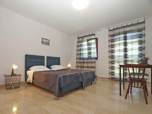 1 bedroom - Holiday apartment with balcony (Valbandon)