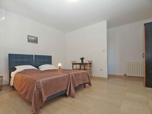 1 bedroom - Holiday apartment with balcony (Valbandon)