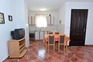 Dining - Holiday apartment with air conditioning (Valbandon)
