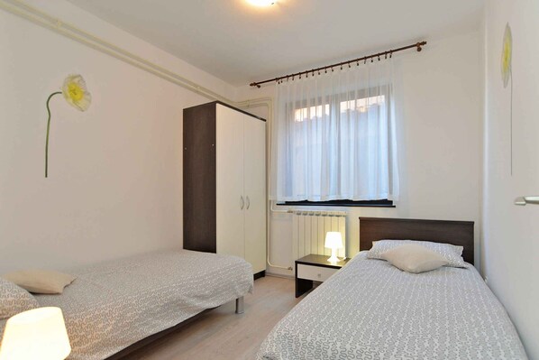 2 bedrooms, iron/ironing board