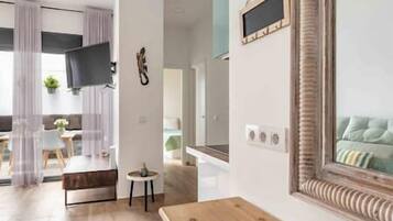 2 habitaciones, tabla de planchar con plancha, cuna de viaje y wifi