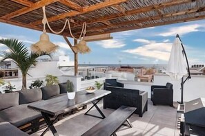 Outdoor dining - Casa Blanca Tenerife Apartments - entire building (Playa San Juan)