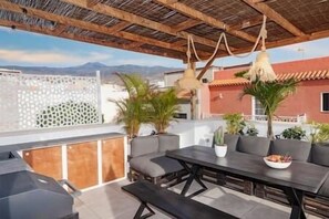 Outdoor dining - Casa Blanca Tenerife Apartments - entire building (Playa San Juan)