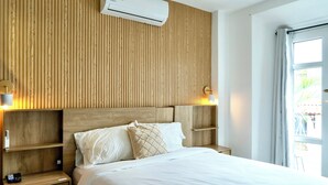 DOBLE ESTANDAR CON BALCON