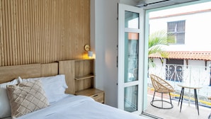 DOBLE ESTANDAR CON BALCON