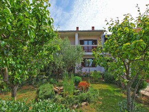 Exterior - Holiday apartment with garden and barbecue (Valbandon)