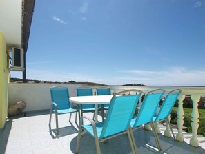 تناول الطعام بالخارج