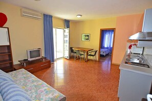 1 quarto, berço de viagem