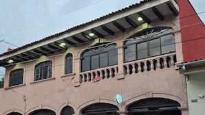 Unclassified image, 3 of 17, button - Uruapan, Michoacán Colonia Centro Av. 5 de Febrero #71 (Uruapan)