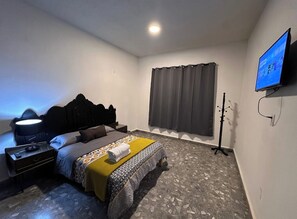 Cortinas blackout, tabla de planchar con plancha y wifi gratis 
