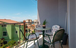 Outdoor dining - Awesome apartment in Sibenik (Sibenik)