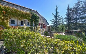 Property grounds - Cozy home in Saint-Jean-de-Maruéjol (Saint-Jean-de-Maruéjol)