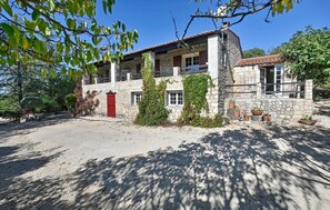 Exterior - Cozy home in Saint-Jean-de-Maruéjol (Saint-Jean-de-Maruéjol)