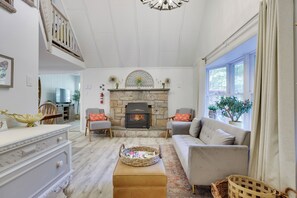 Smart TV, fireplace, offices