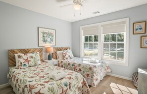 3 bedrooms, desk, iron/ironing board, travel crib
