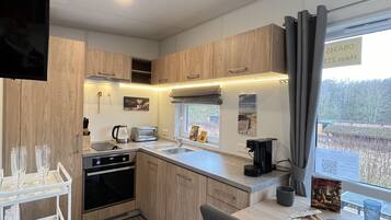 Kühlschrank, Kochgeschirr/Geschirr/Besteck