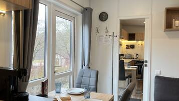 Kühlschrank, Kochgeschirr/Geschirr/Besteck